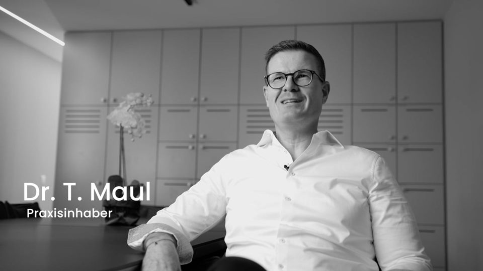 Dr. Thorsten Maul, Praxisinhaber, im Video